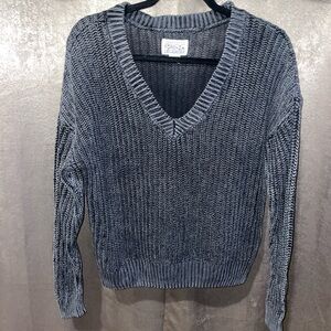 Forenza grey black sweater in xs runs pretty big